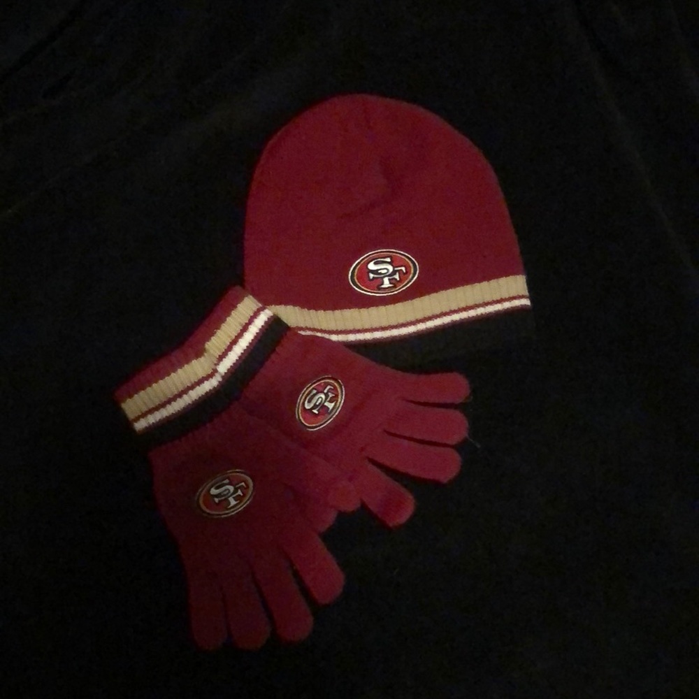 49ers Glove and Beanie Bundle